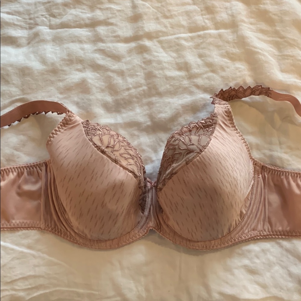 Pink Underwire Bra with Lace Trim and Adjustable Straps